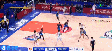 谈球吧官网登录入口攻防建功！杨瀚森站帽对手 随后空切顺下单臂暴扣