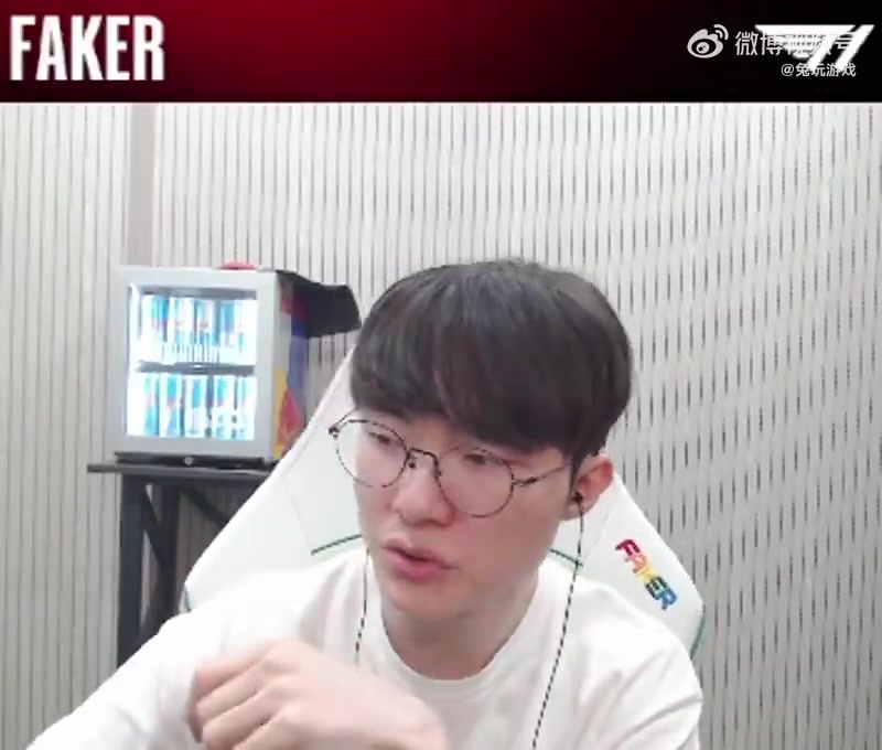 谈球吧体育app下载不愧是你！Faker：应援棒可以作为防身武器挥舞 看起来非常坚固