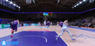 谈球吧体育app官网🤩有那味了！廖三宁首节剩3.3秒 带球到前场前倾三分压哨命中！