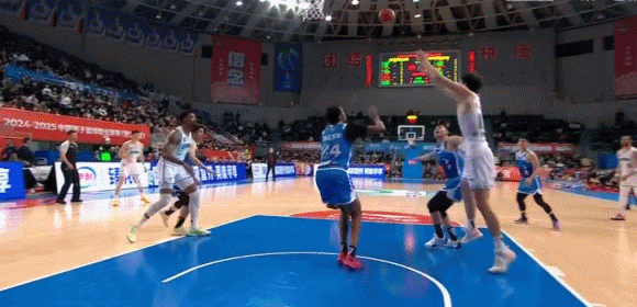 谈球吧(中国)官方网站高举高打！杨瀚森篮下一打二打成二次进攻&随后深度要位打成2+1