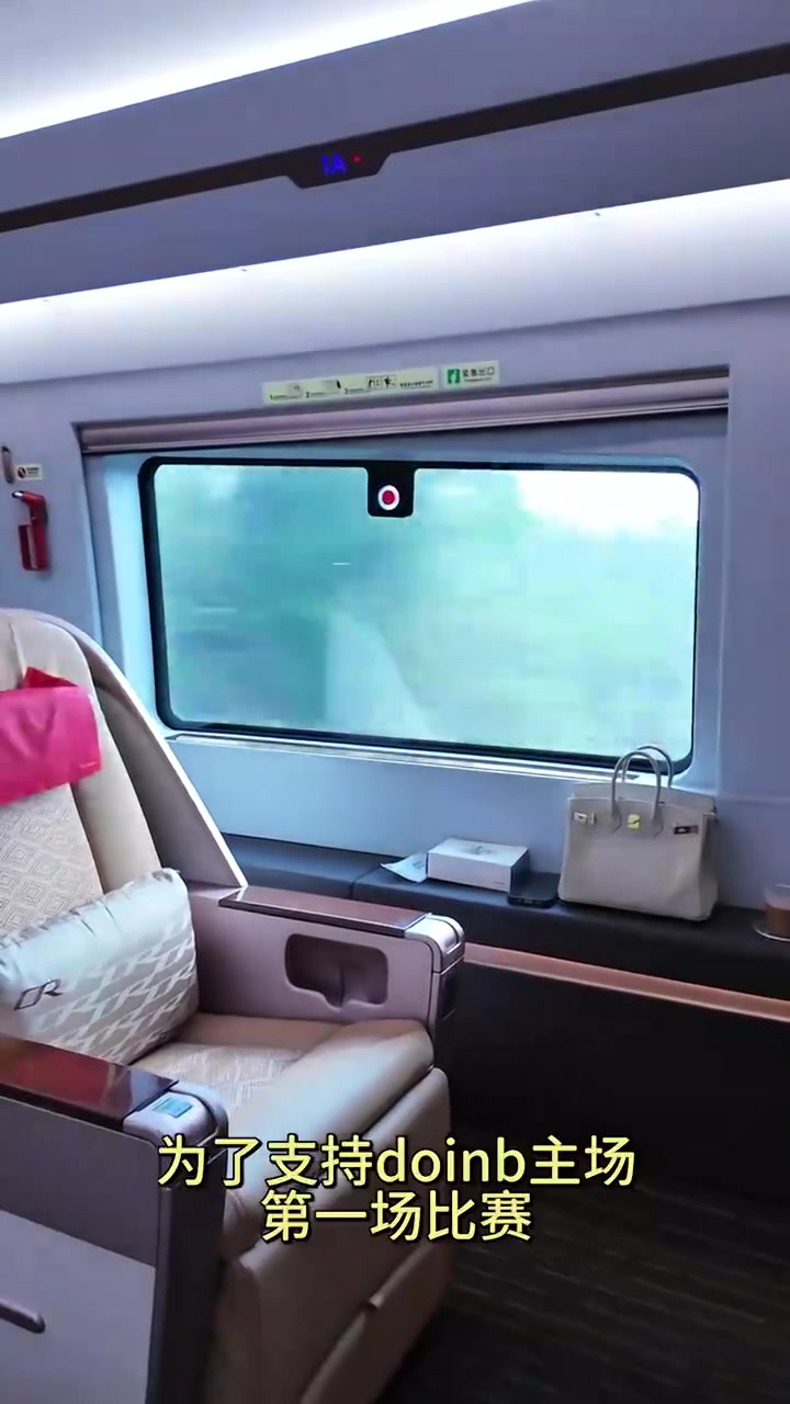 谈球吧(中国)官方网站糖小幽分享观战老公Doinb比赛Vlog纪录：人生总充满遗憾的啦~