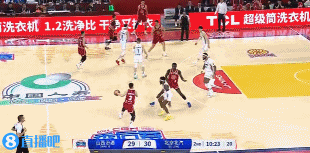 谈球吧体育app下载NBA级别的隔扣💥💥曾凡博快攻霸王踏步 弹射起飞滑翔暴力劈扣