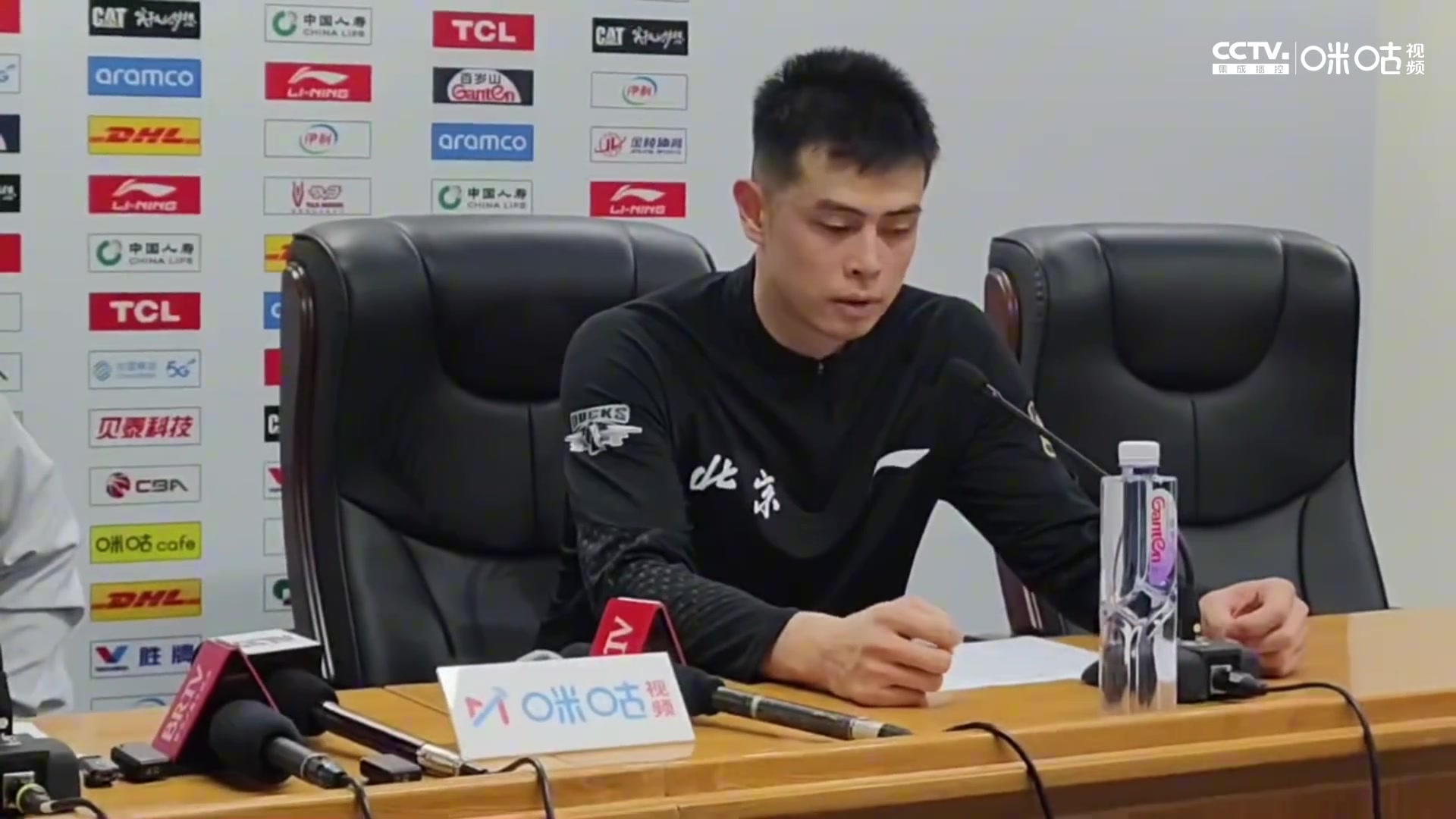 谈球吧体育app官网方硕：这场球让很多人感到失望了 很抱歉 我们争取打回北京