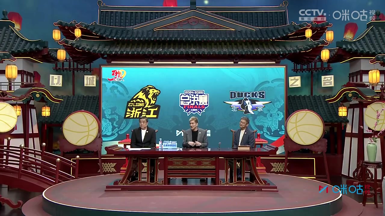 谈球吧官网登录入口😂郭艾伦：眼睛恢复得很好 能看清杨健&苏群老师脸上的些许皱纹